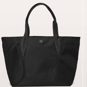 Lululemon Shoulder Bag Out Of Range Tote *20L